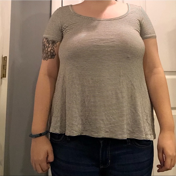 Black/White Stripped Flowy Blouse - Picture 1 of 4